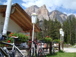 gal/2010/07 - Sella Ronda Bike Day 2010/03_il_mega_giro del sabato/_thb_19armentarola_sosta-pranzo.jpg